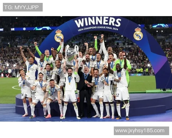 七号球衣足球明星的传奇故事与辉煌成就揭秘